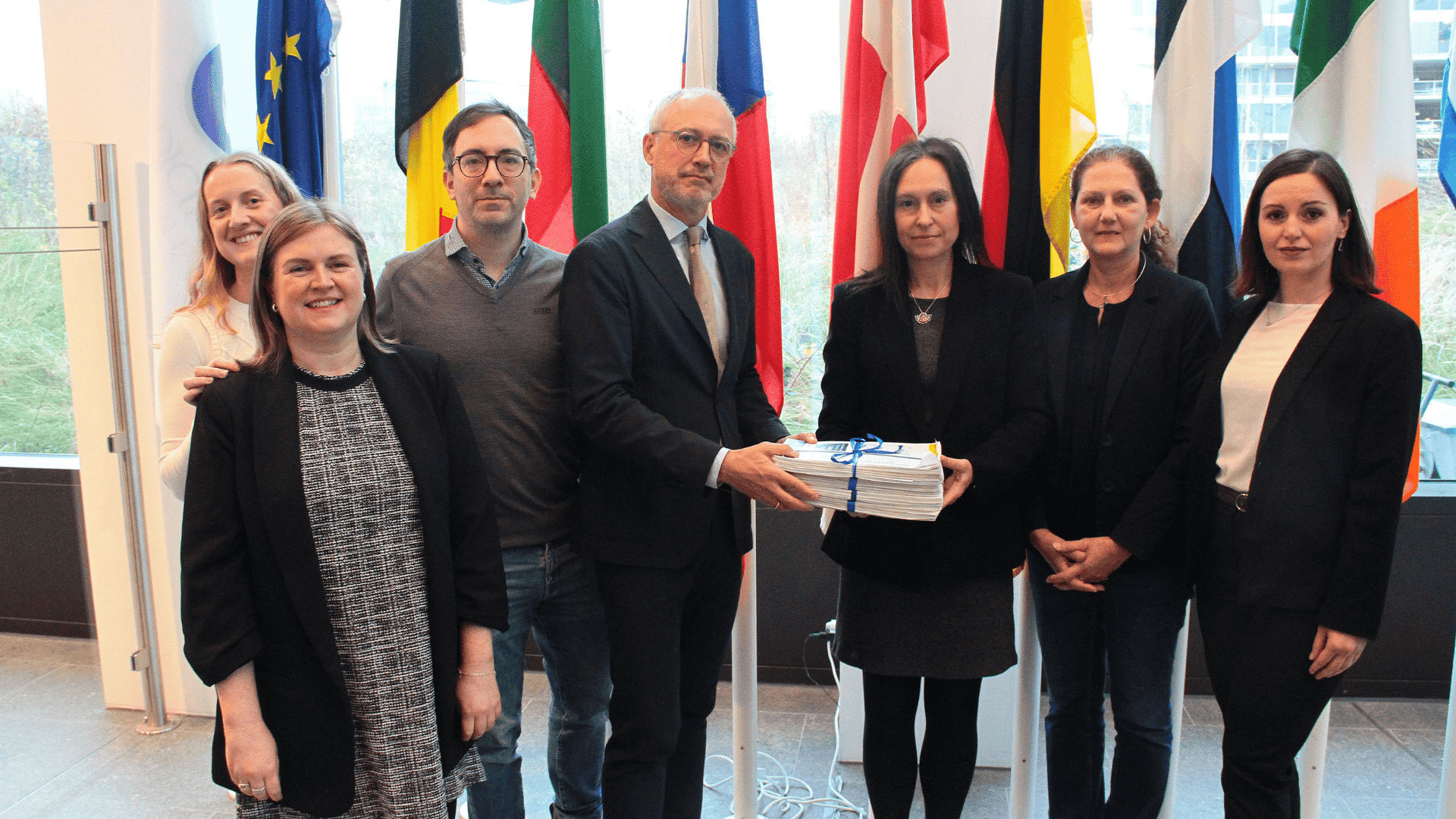 Petitie tegen het uitroeien van degenkrabben aangeboden aan EMA
